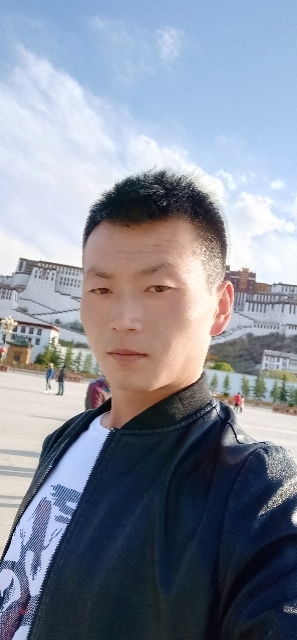 阳光下的小草的第一张照片--兰州父母相亲团